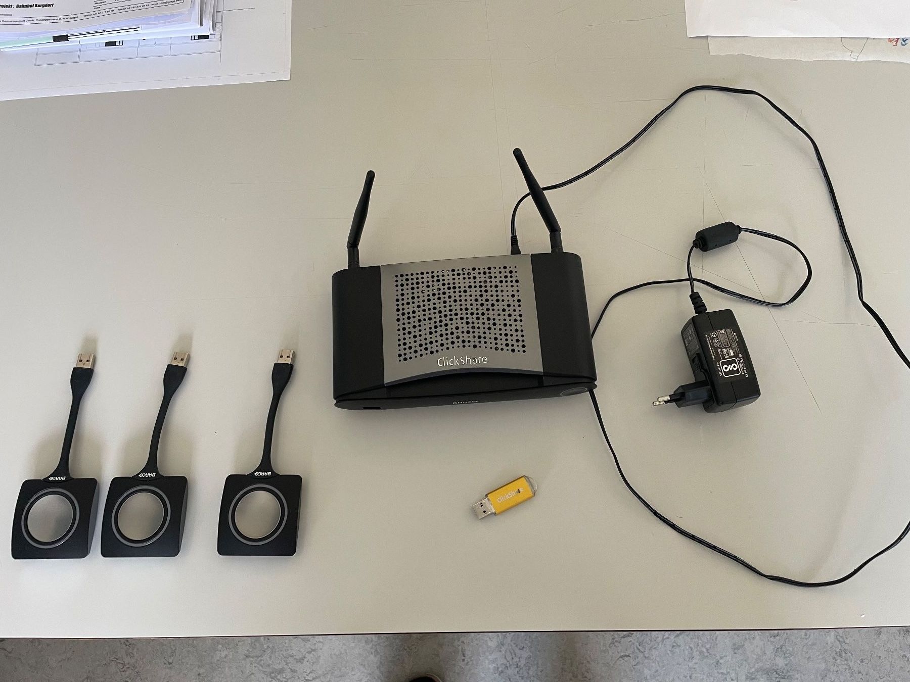 Hubs & Switches: BARCO Clickshare – Gebraucht aus Safenwil von antiquarius