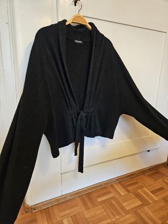 Peserico Strickjacke schwarz gebunden guter Zustand