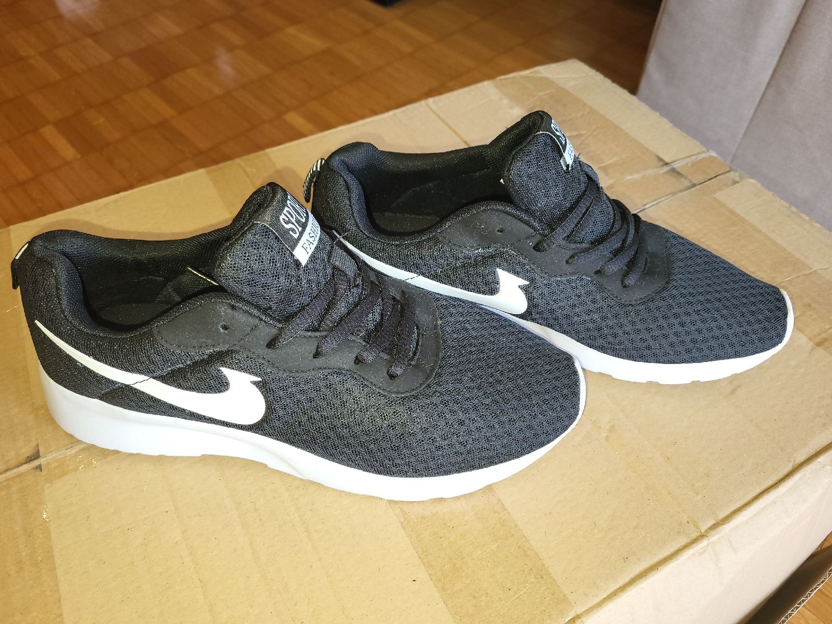 Herrenschuhe: Turnschuhe schwarz Grösse 42 neu – Neu (gemäss Beschreibung) aus Riniken von Daisy91
