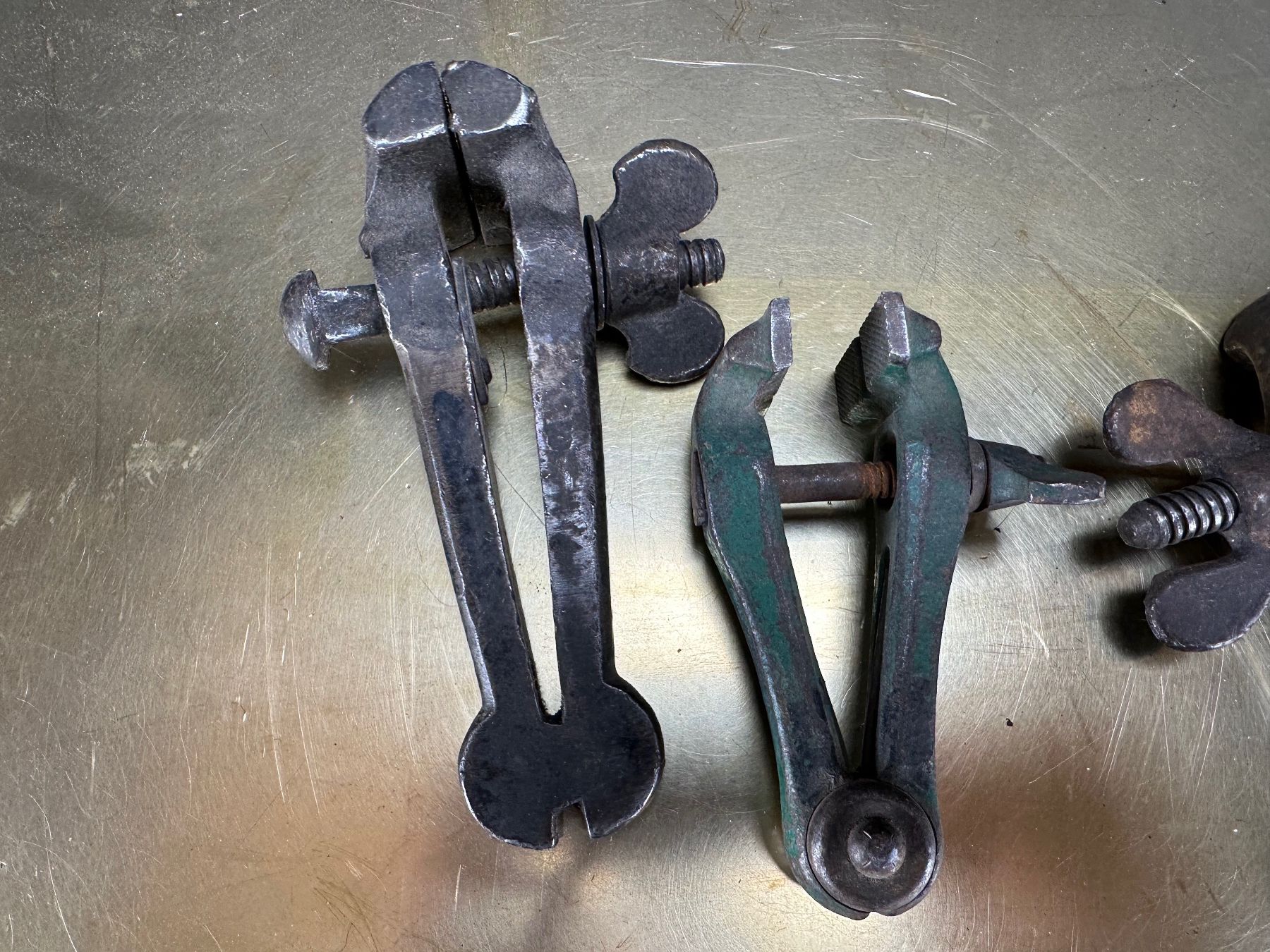 Tutti gli attrezzi: 5x Feilkolben, Handschraubstock, Brauchbar oder als Deko – Usato da Laufenburg venduto da Sirluger 3