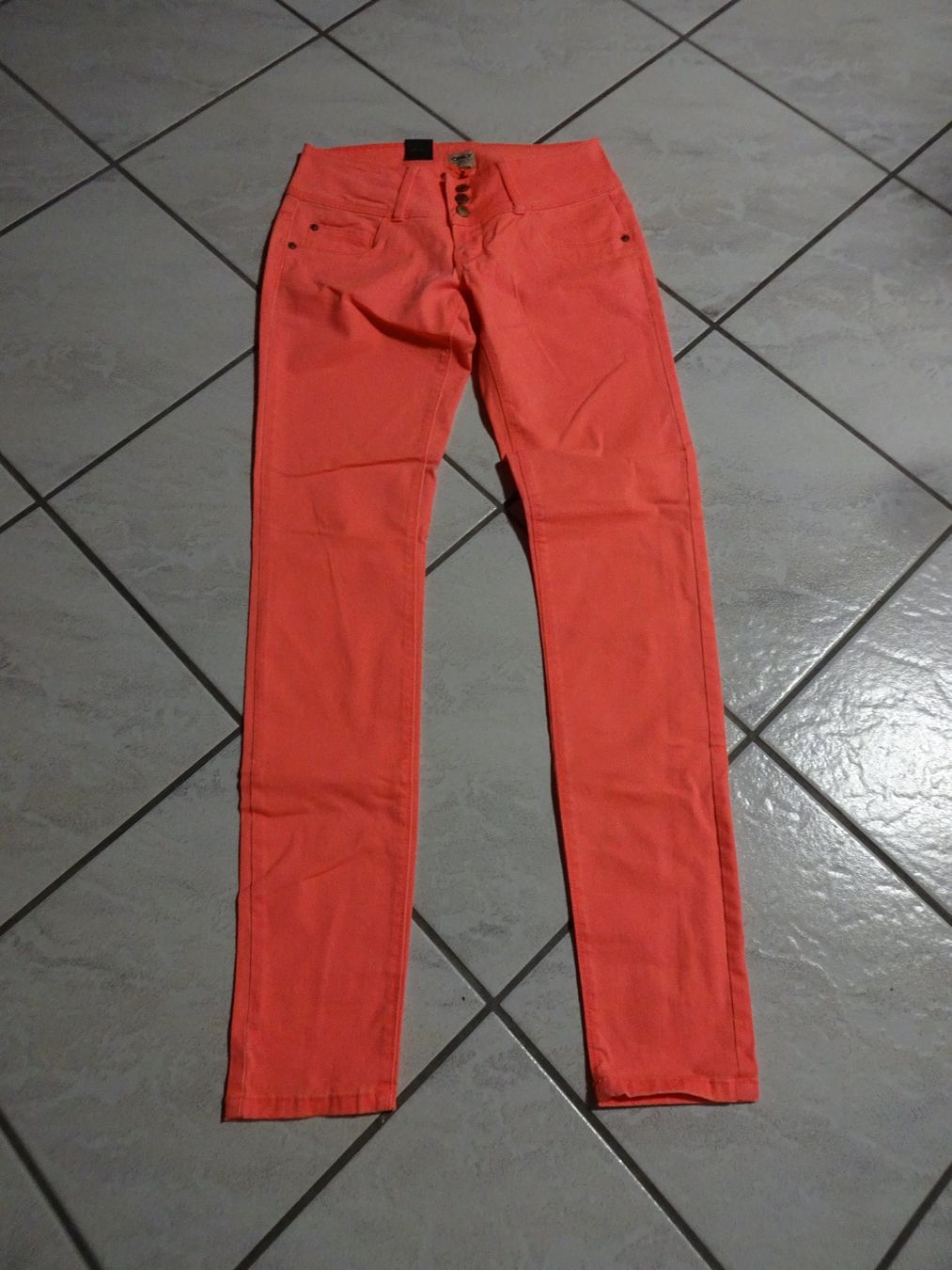 Only Jeans: Lässige Jeans/Only – Nuovo (secondo la descrizione) da Rothrist venduto da Valley1