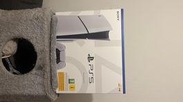 PS5 Standard - Neuve, jamais utilisée - Idéale pour l'hiver!