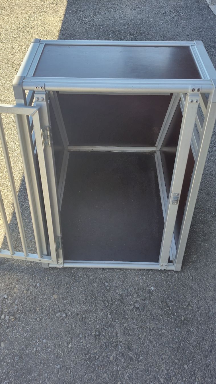 Cages, transport & sécurité: Auto Hundebox – D'occasion à Schwellbrunn par PalimPalim03 3