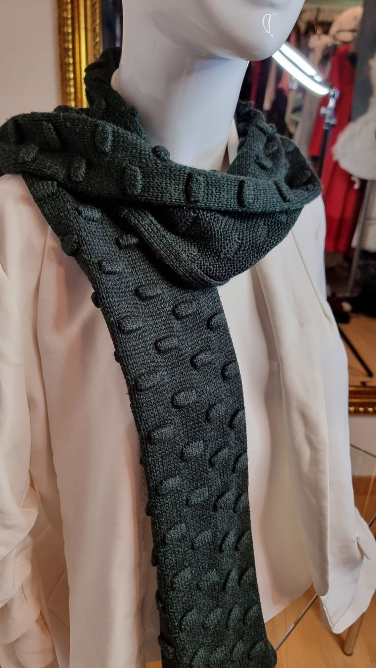 Foulard & Sciarpe: 🌺Schal🌺 – Usato da Wald ZH venduto da CapLux 1