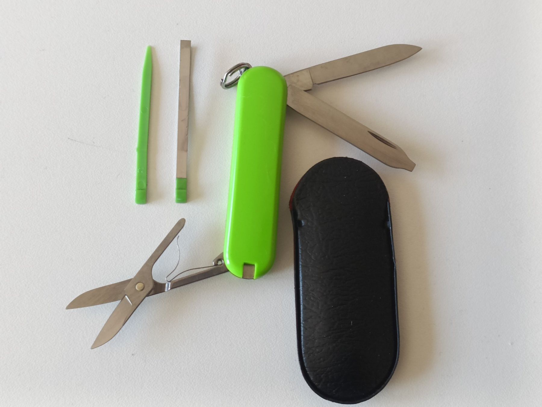 Victorinox Coltelli tascabile: Super Petits couteau Victorinox classic Vert comme Neuf – Usato da Vernayaz venduto da pet_qh5r 1