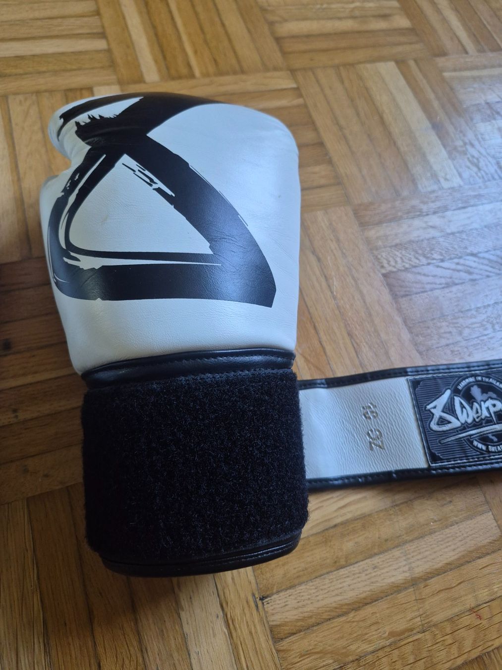 Guanti & manicotti: Boxhandschuhe "8 weapons" Leder 10oz – Usato da Binningen venduto da NiNi1985 4