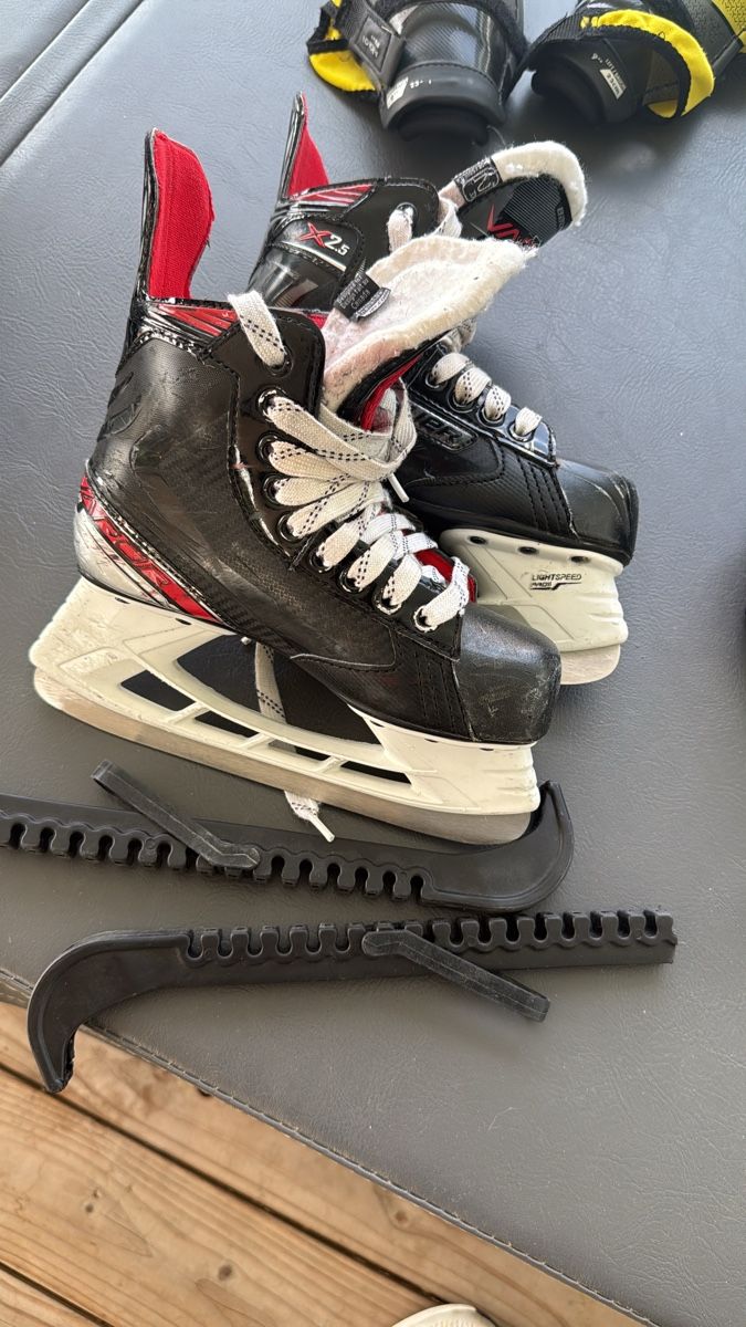 Pattini da ghiaccio: Eishockey Schlittschuhe Bauer Vapor X2 – Usato da Wohlen AG venduto da Chili81