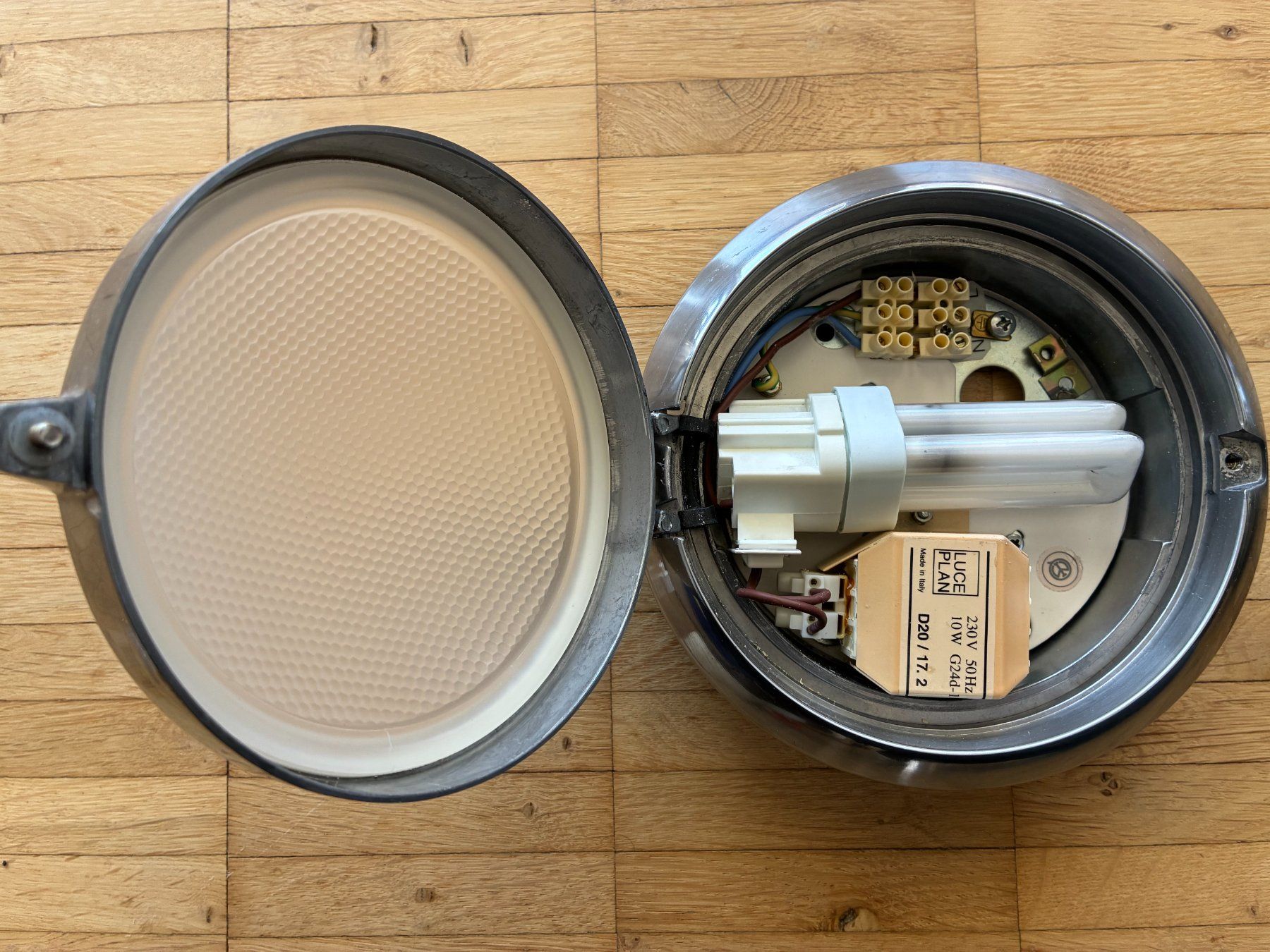 Luceplan Lampen: Wand/Deckenleuchte Metropoli 17 von Luceplan – Gebraucht aus Thalwil von CH-Two 5