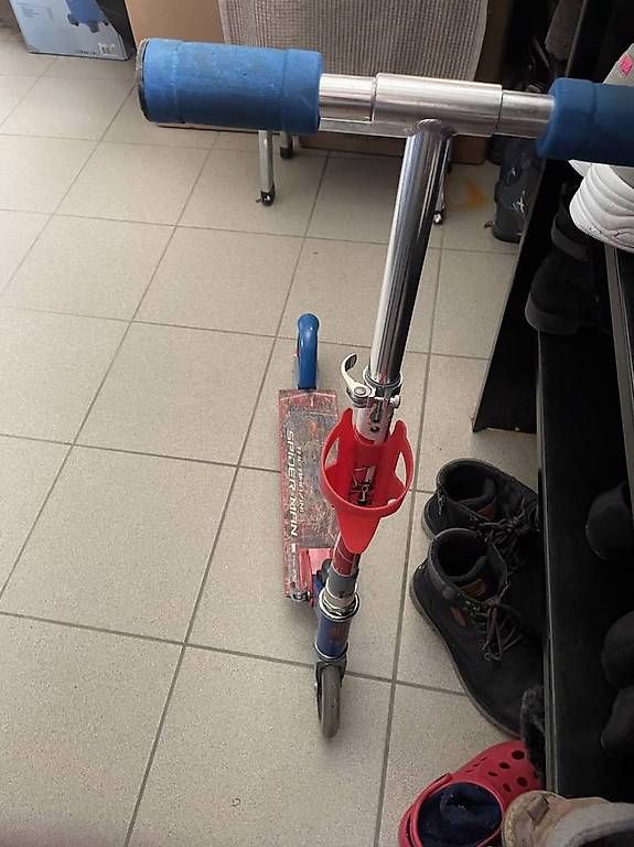 Kickboard: Trottinette Spiderman – D'occasion à Sonceboz-Sombeval par msap 1