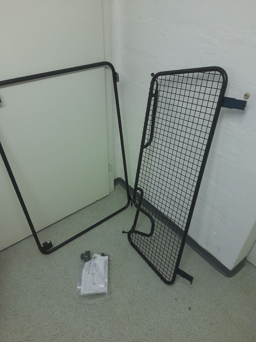 Cages, transport & sécurité: Gepäckraum Gitter – D'occasion à Glattbrugg par B_B 1