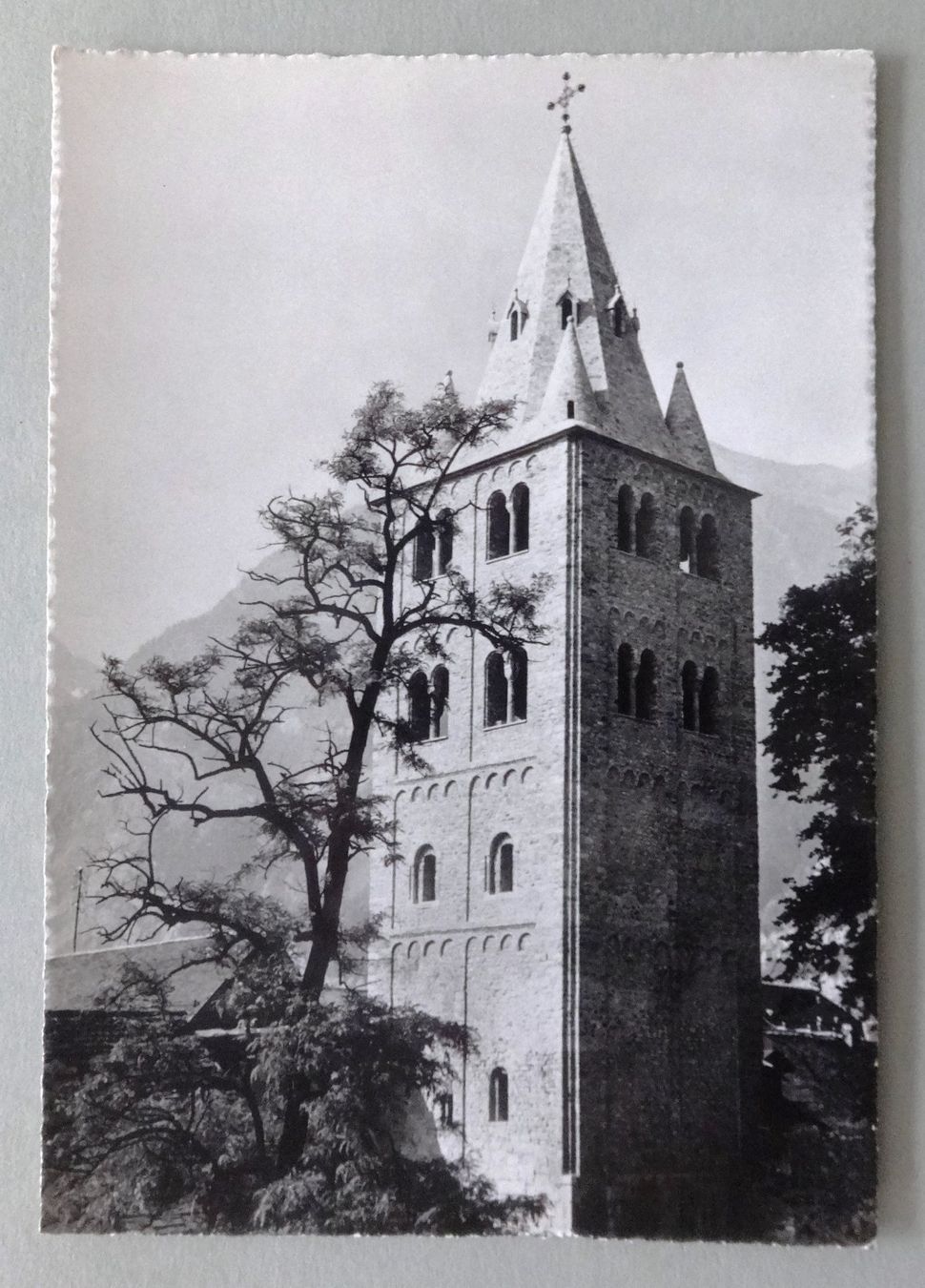 Cartoline postali: Abbatiale de St. Maurice - Tour romane – Usato da Fétigny venduto da Billy2miny