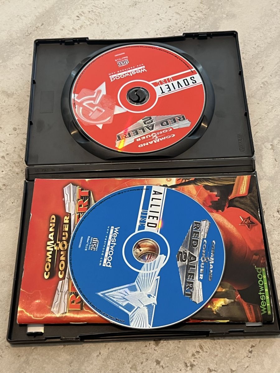 Jeux: Command & Conquer Red Alert 2 PC Komplett 2 CDs Italienisch  – D'occasion à Muralto par dan_pf8r 3