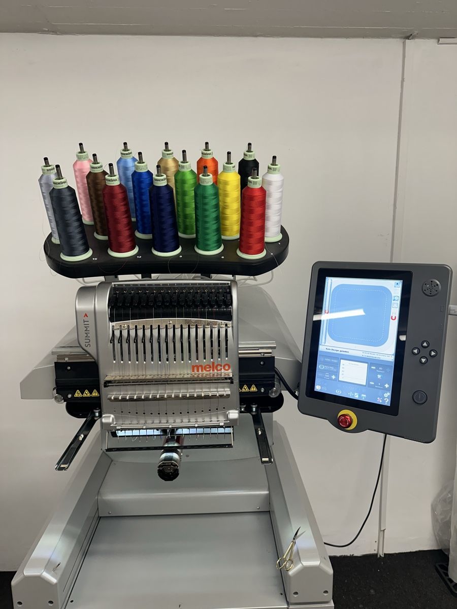 Melco Machines à coudre: Melco Summit Stickmaschine mit Restgarantie – D'occasion à Wil SG par erd_zml6 2
