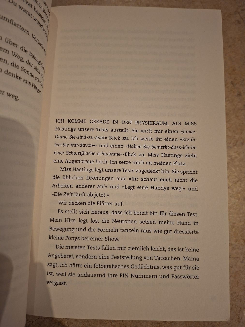 Bücher: Helena Fox -How it feels to float  – Gebraucht aus Klingnau von vollmond36 3