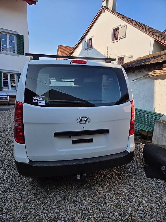 Hyundai Veicoli commerciali: Hyundai H-1 CARGO 2.5l CRDI Ab MFK – Usato da Hüntwangen venduto da Butch23 7
