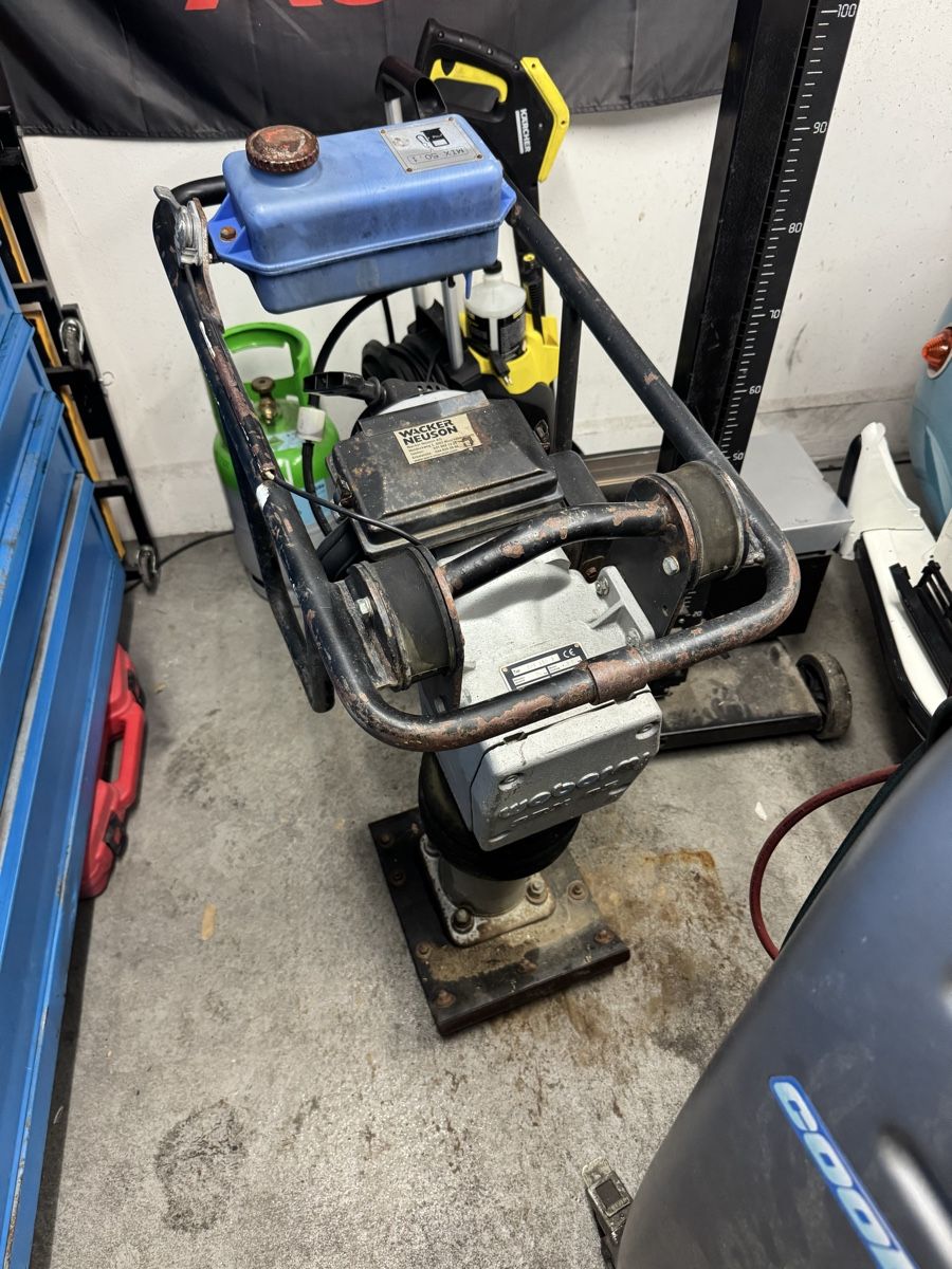 Tutte le macchine: Weber SRX 65 Grabenstampfer Versichter ab 1.-  – Usato da Leuggern venduto da Darwin016