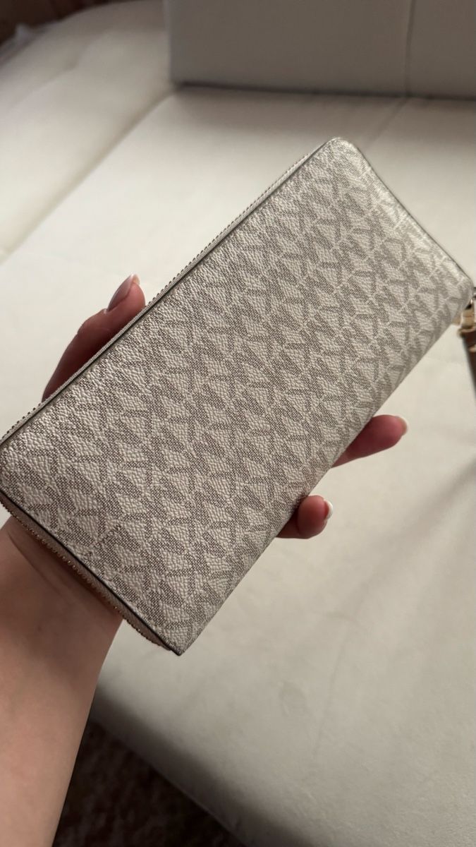 Michael Kors Portamonete: Michael Kors Portemonnaie – Usato da Surcasti venduto da Lenkita 2