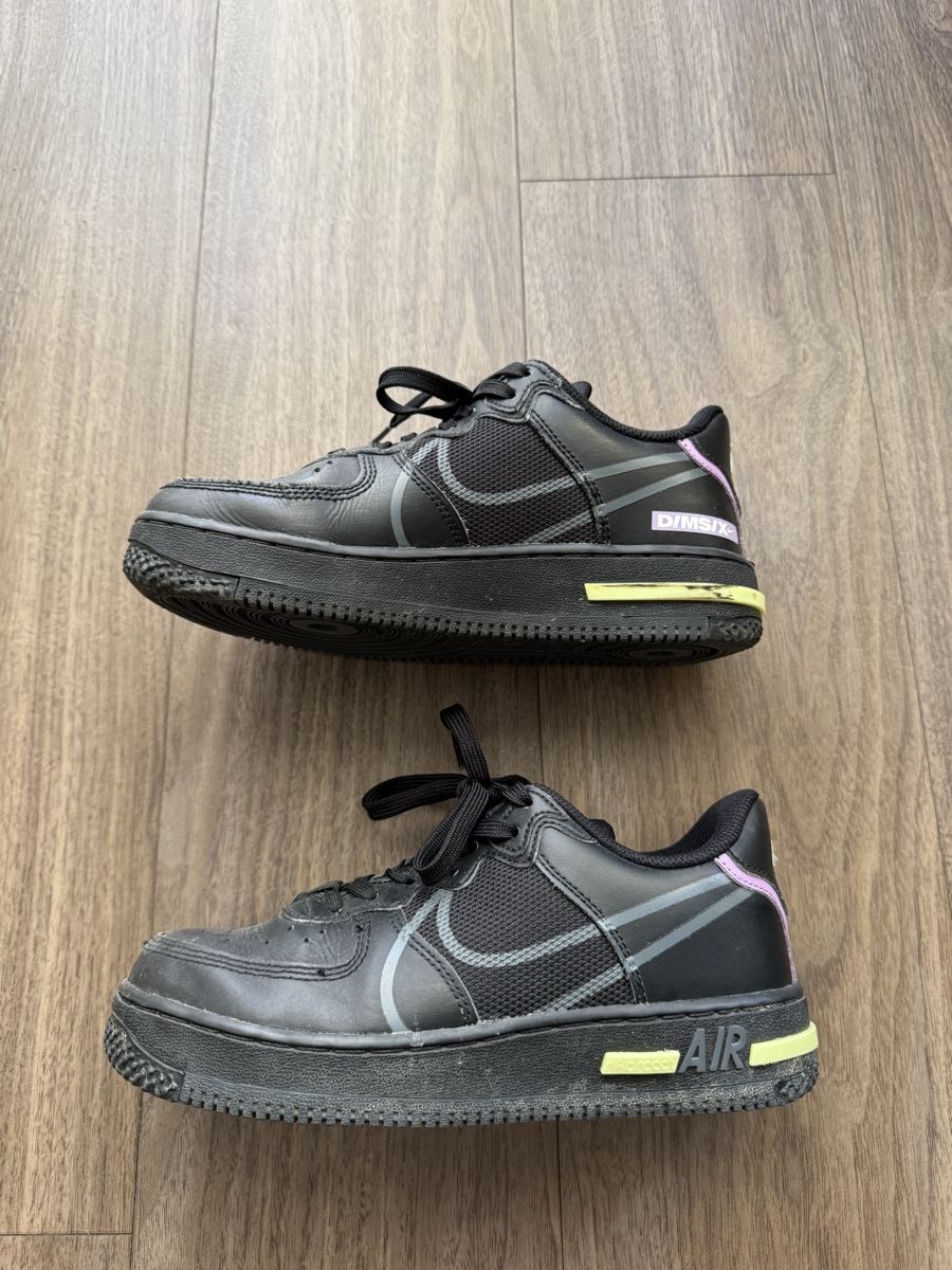Nike Herrenschuhe: NIKE AIR FORCE 1 LOW REACT💜 – Gebraucht aus Dietikon von athiinax 1