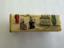 petite boîte à pilules ou à bibelots vintage, fabriquée en o