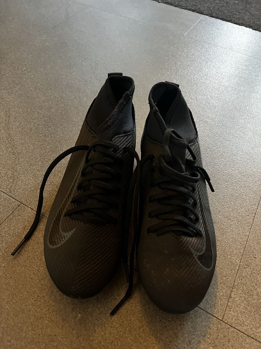 Schuhe für Jungen: Fussballschuhe Nike – Gebraucht aus Münsingen von regularolf 1