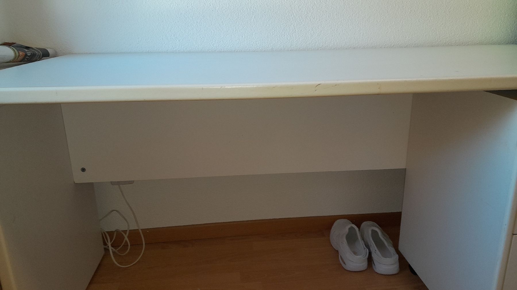 Scrivanie: kostenloser Schreibtisch – Usato da Goldau venduto da daviriccardo 3