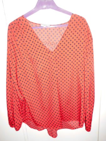 Blouse rouge/petit pois noir T. 46