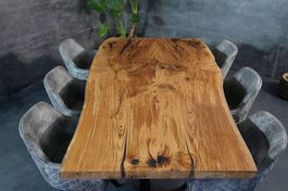 Hochwertiger Holztisch aus Eiche - individuell & handgeferti