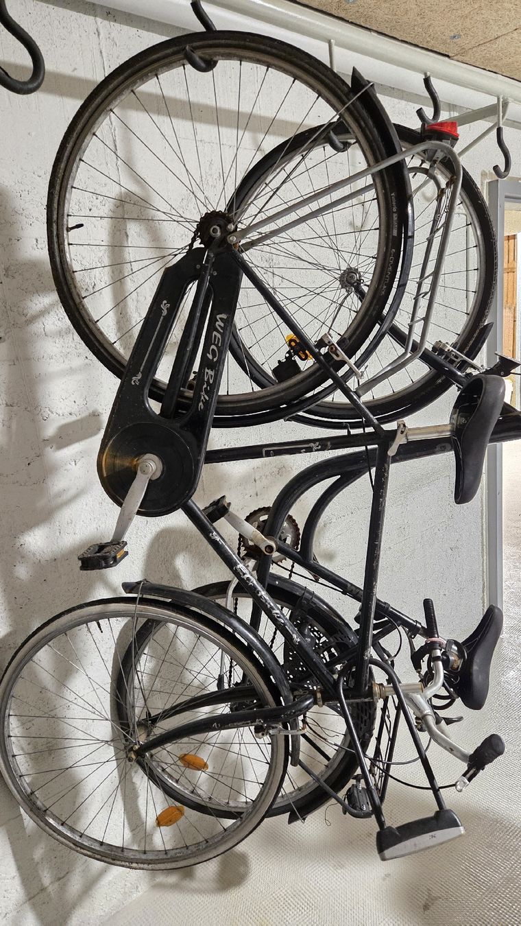 Biciclette: 2 Bici da città , nera da riparare – Difettoso da Genève venduto da sav_qn6r 2