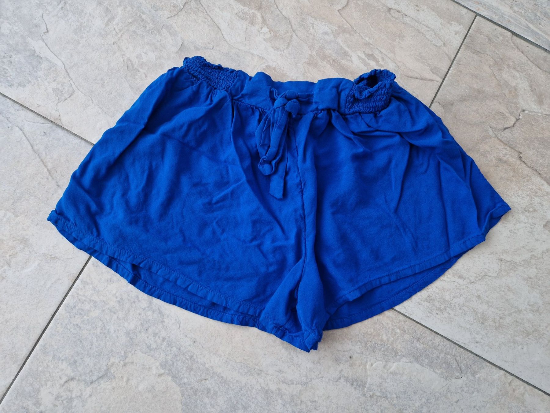 Calzedonia Pantaloni: Calzedonia Shorts, Gr. S – Usato da Niederrohrdorf venduto da Miripfiri