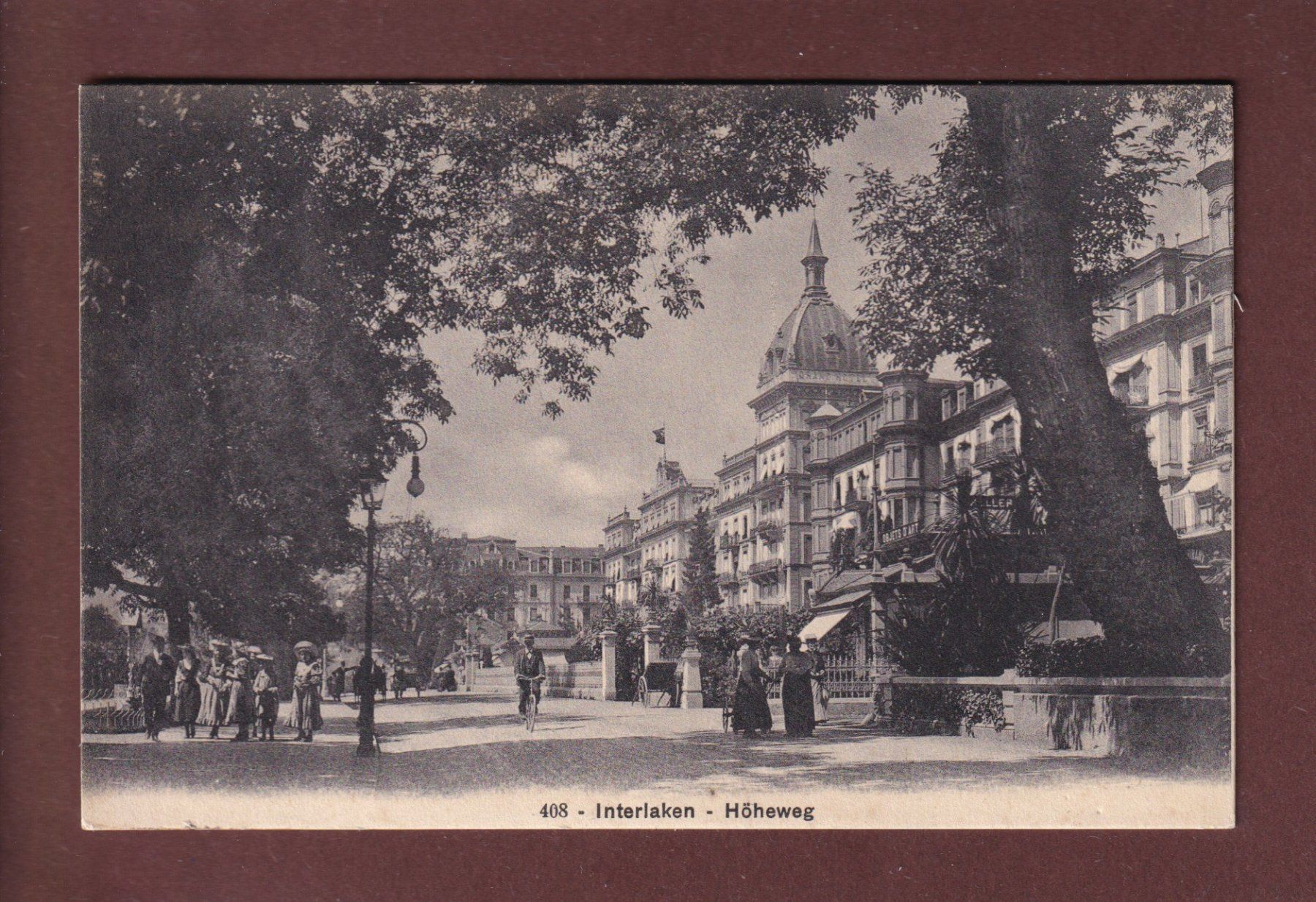 Cartoline postali: INTERLAKEN - Höheweg - Leute – Usato da Pully venduto da nicecards