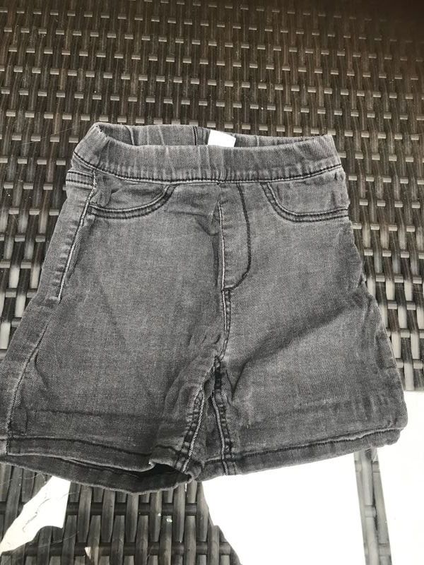 Pantaloni: Mädchen Shorts Jeggings 122 – Usato da Bergdietikon venduto da antovale