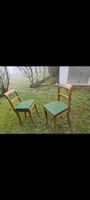 2 Stühle, grüner Sitz, Holz, Holzstühle Antik