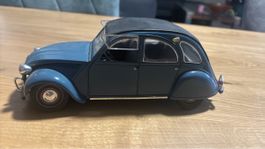 Voiture miniature Citroen 2CV bleue etat comme neuf