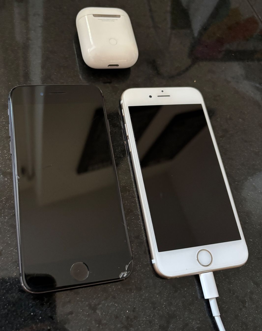 Apple Portables: Apple 2 iPhone & AirPods Bundle – D'occasion à Liestal par juveshirtscollector