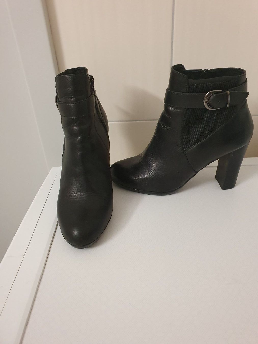 Scarpe da donna: bottines en cuir marque chez André 37 – Usato da Cheseaux sur Lausanne venduto da pan_skd5 5