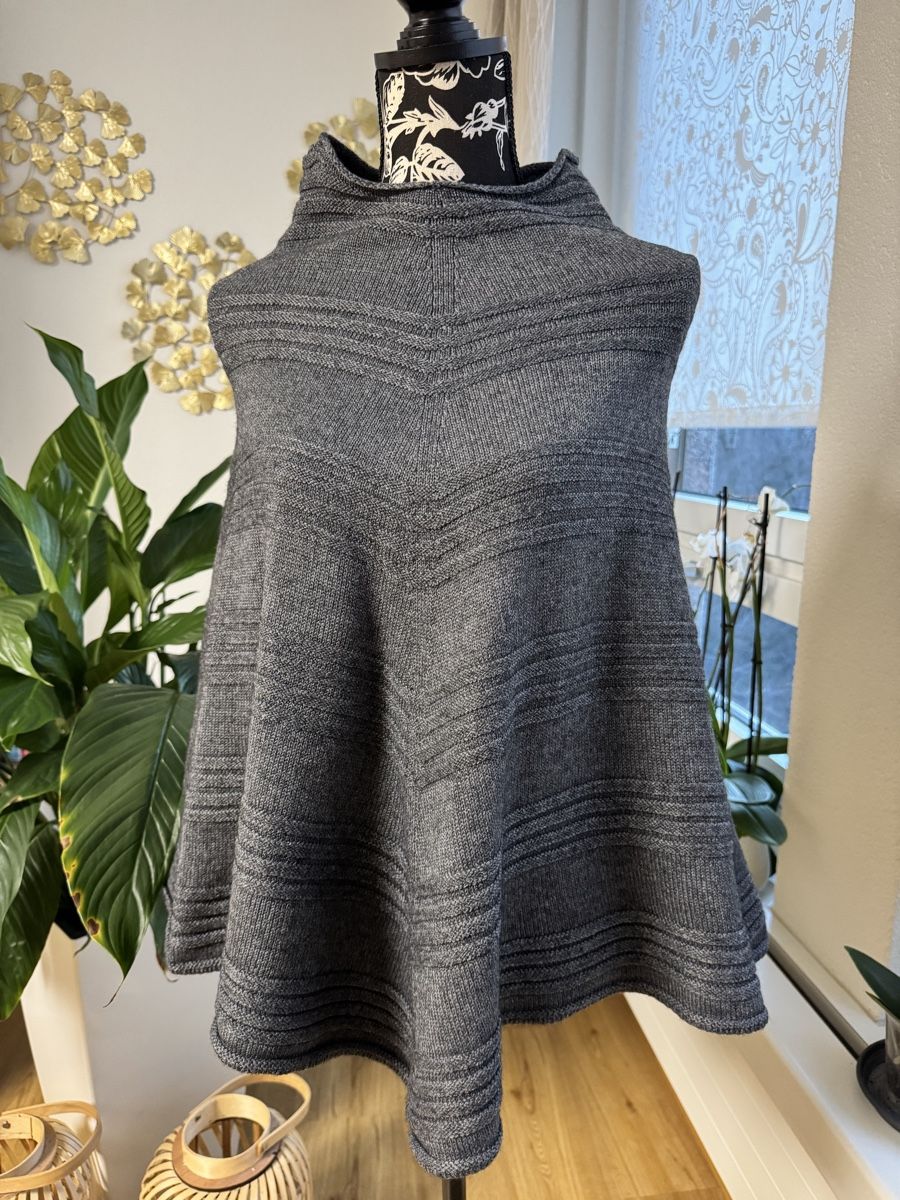Armani Altro in Moda donna: Original Emporio Armani Wool-Blend Cape, Size M – Nuovo (secondo la descrizione) da Wallisellen venduto da Corinne.- 2