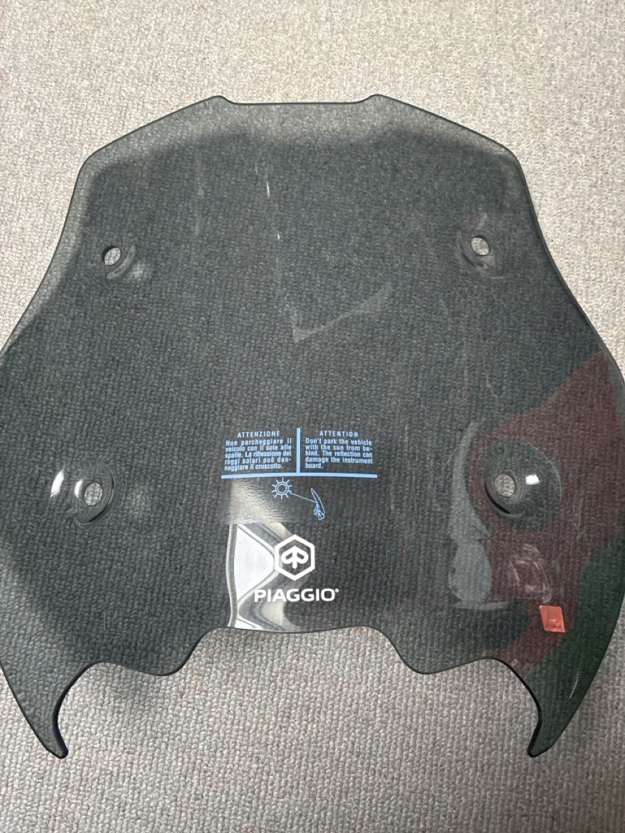 Piaggio Scooters: Neu ungebraucht Windschild piaggio Liberty Orginal – Neuf avec emballage d'origine à Geuensee par nor_t5h8