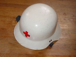 Feuerwehr Helm der DRK Sanitäter