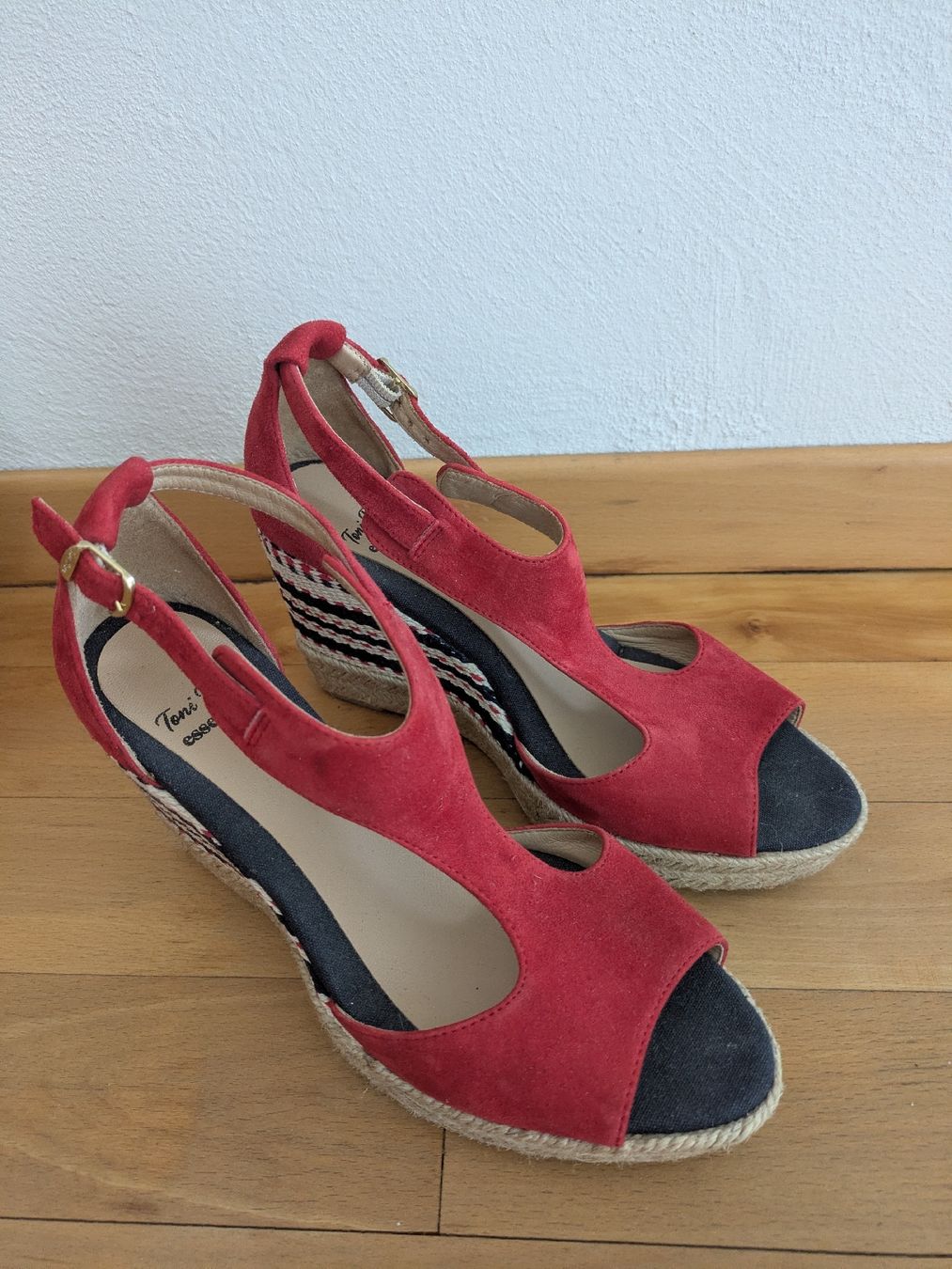 Damenschuhe: Keilsandale Toni Pons, Grösse 37 – Gebraucht aus Winterthur von tikal4