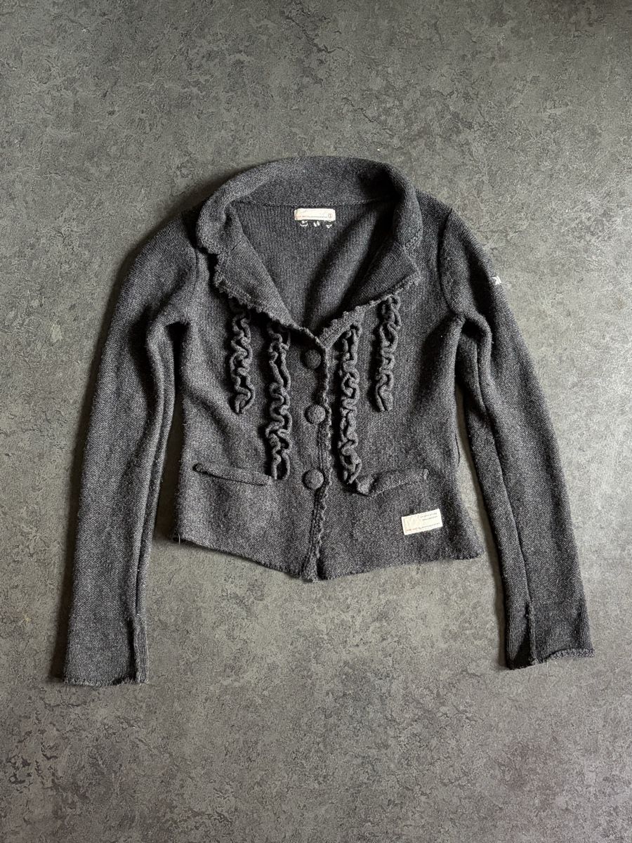 Odd Molly Giacche: Odd Molly Strickjacke grau mit Rüschen  – Nuovo (secondo la descrizione) da Zürich venduto da megastored