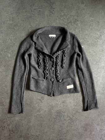 Odd Molly Strickjacke grau mit Rüschen 