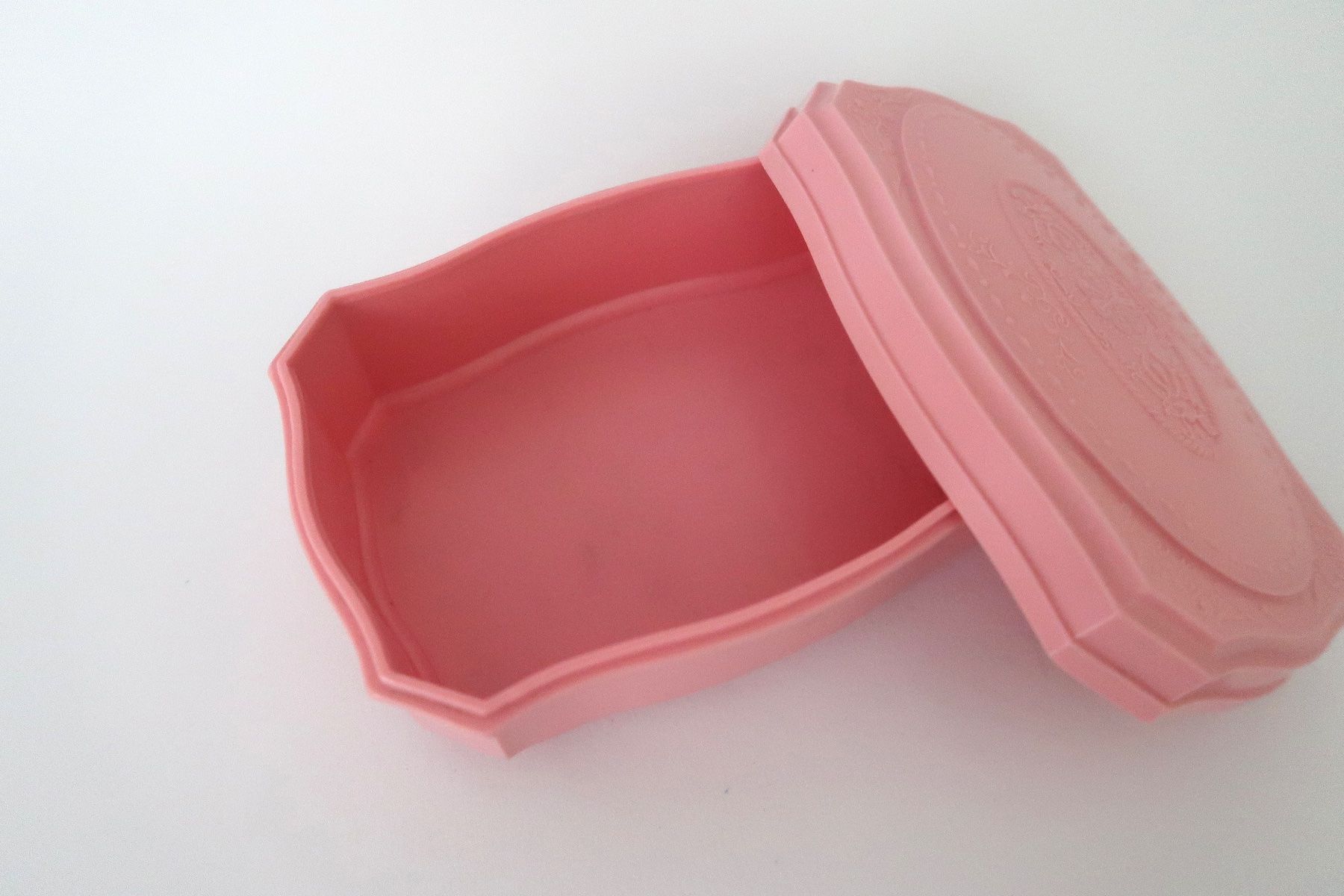 Barattoli: Boîte ancienne bakélite rose style rococo 💝 – Usato da Champlan venduto da Cjayretro 2
