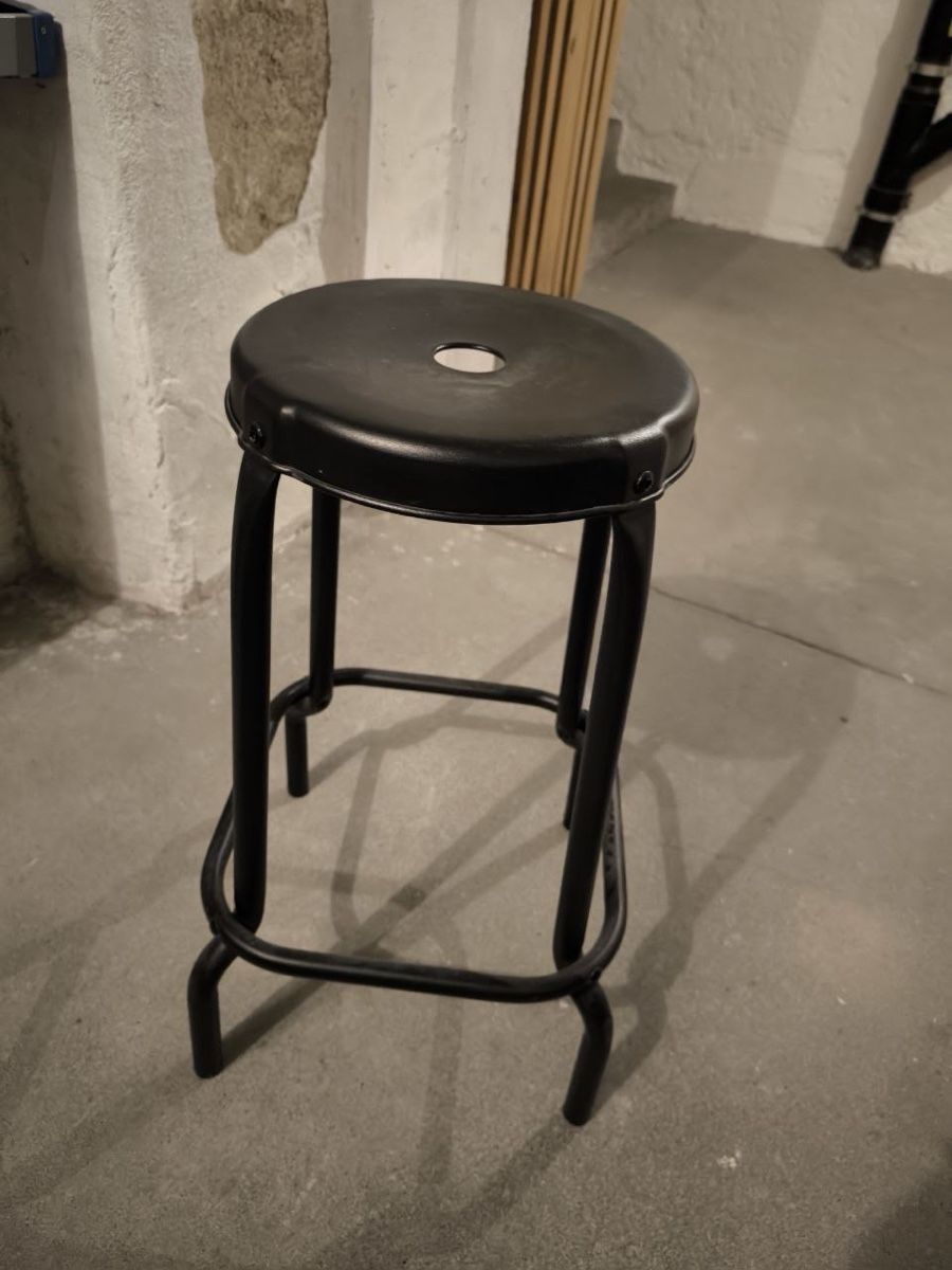 Hocker: 2 Barhocker aus Metall – Setpreis – Gebraucht aus Zürich von nos_2msr 1