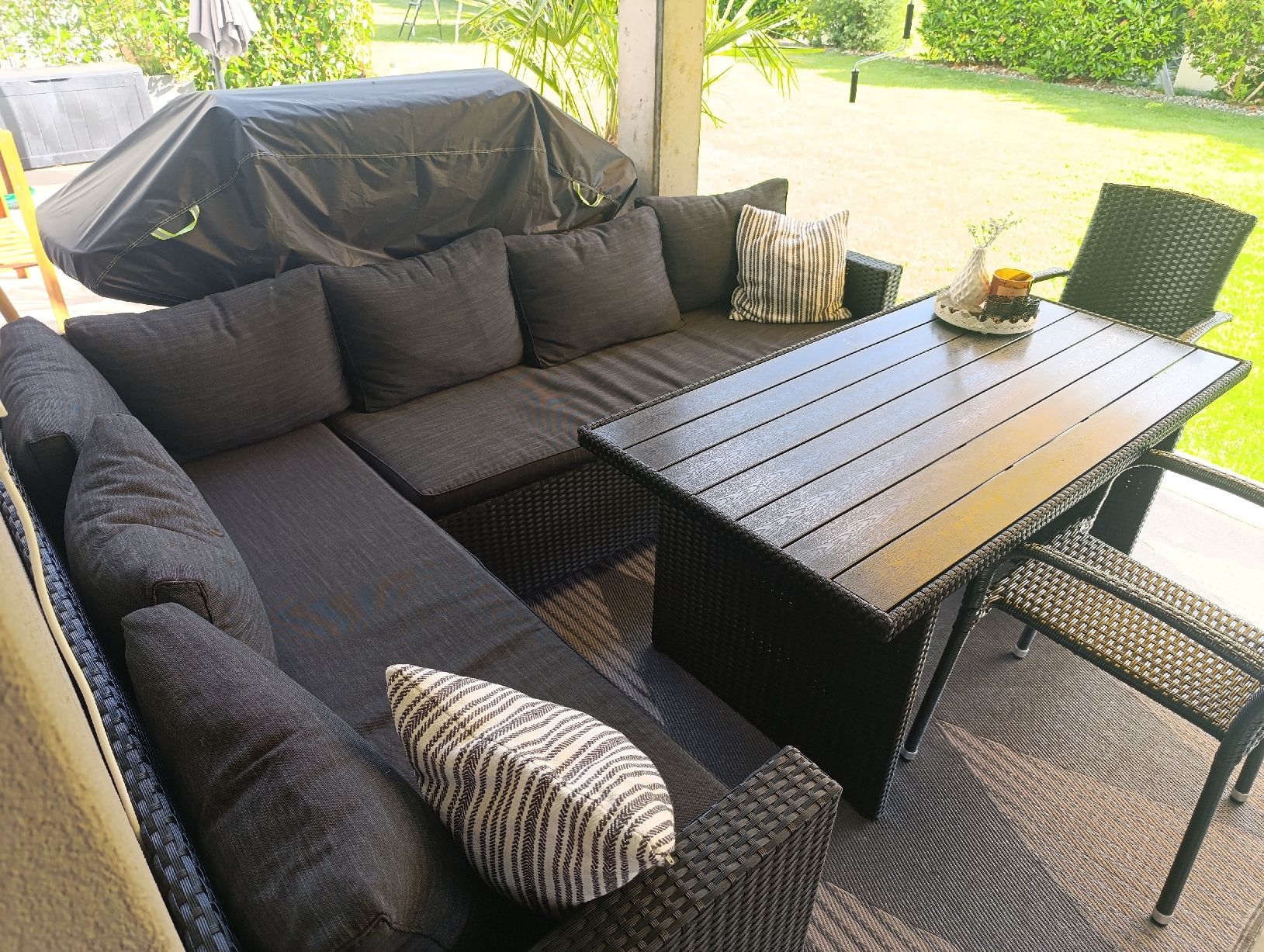 Set di tavolo e panche: Grosse Garten Lounge Sitzgruppe mit Tisch, Polster – Usato da Balgach venduto da Achi010 1