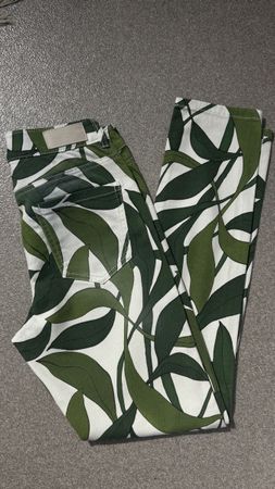 Marc Cain Hose mit Blattmuster, Grösse 36, neuwertig!