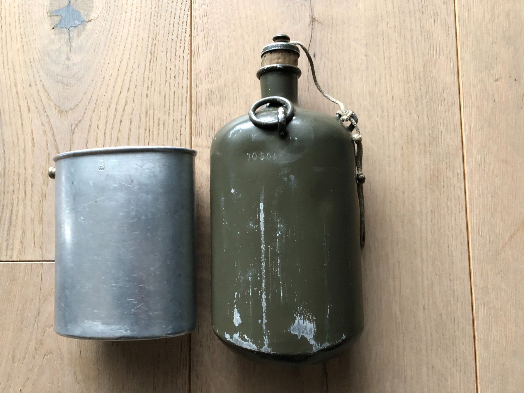 Schweizer Armee Attrezzatura & Pezzi di ricambio: Alte Militär-Feldflasche – Usato da Siebnen venduto da Trans-Am 3
