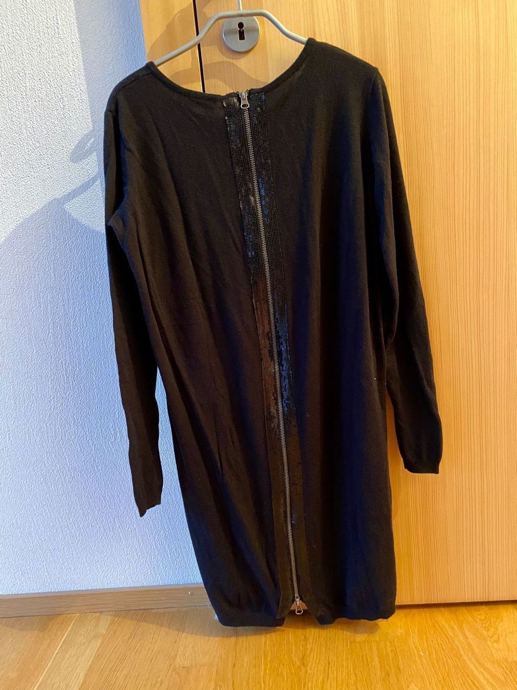 Vestiti: Strickkleid / Kleid/ Pullover schwarz mit Pailetten – Usato da Maienfeld venduto da Snupfnudel 1