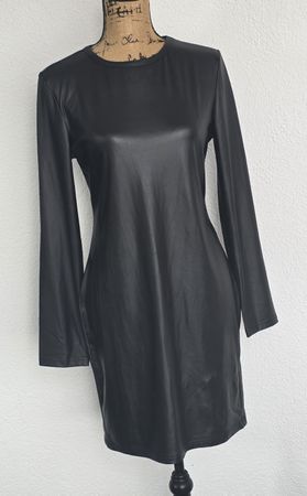Schwarzes Kleid in Lederoptik, Grösse L