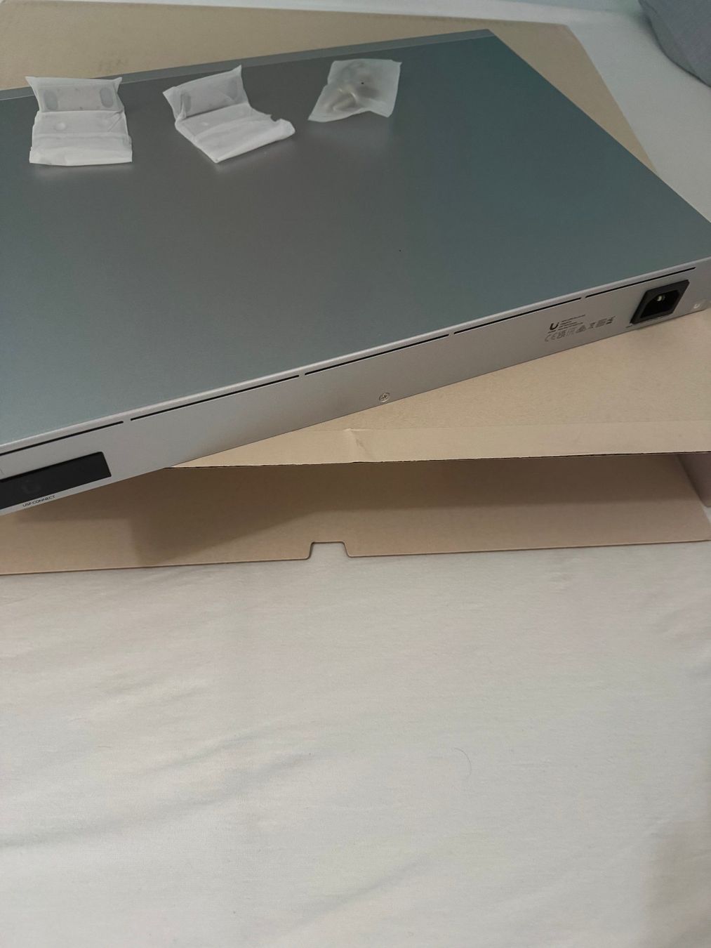 Ubiquiti Hubs & Switches: Ubiquiti UniFi Switch Pro-24 PoE – Gebraucht aus Winterthur von Noahdg23 3