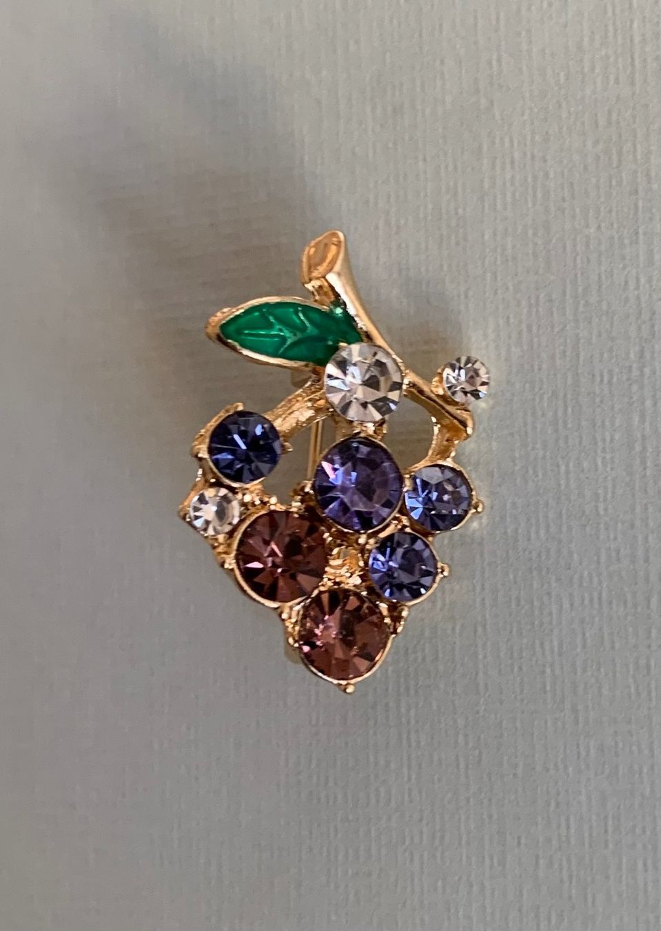 Spille & Fermagli: Brooch - Grape - blue – Nuovo (secondo la descrizione) da Basel venduto da lau_982w